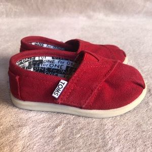 TODDLER’s Tiny TOMS Classic Red